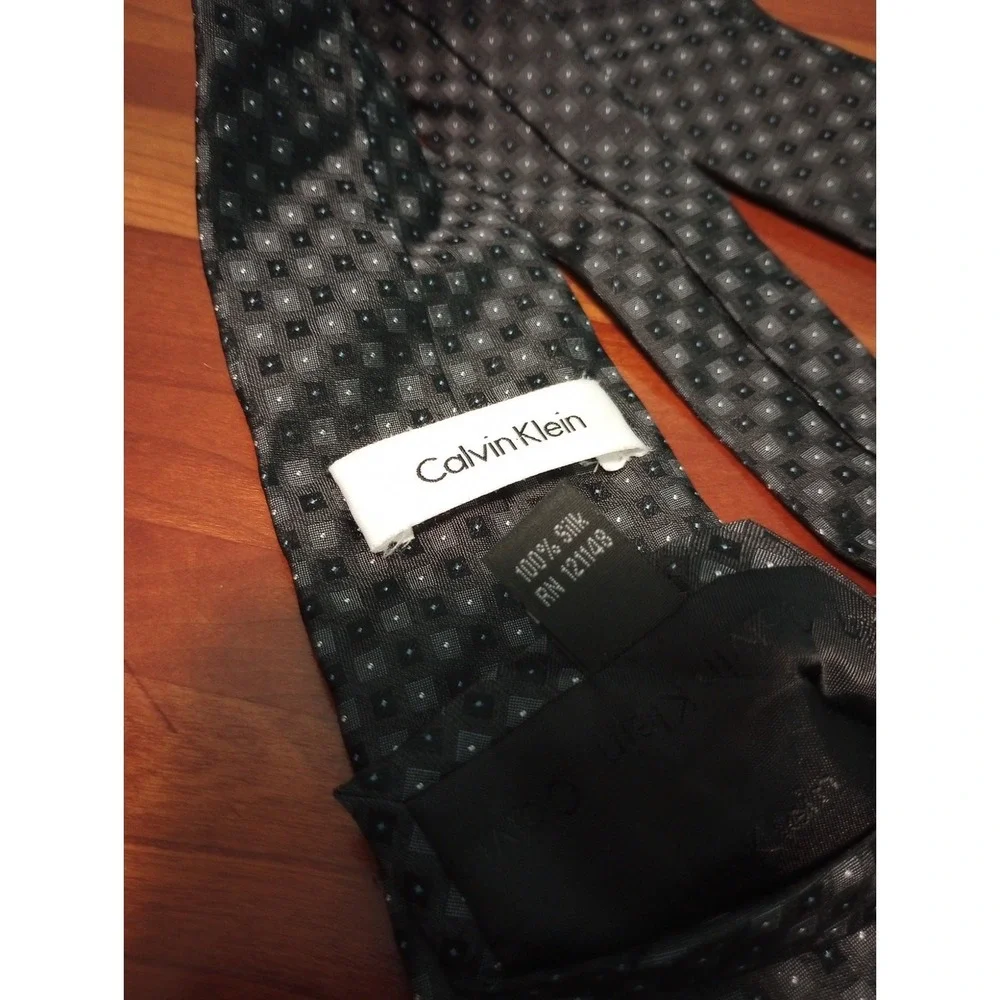 Calvin Klein Silk Men's Neck Tie 59 inches‎ long